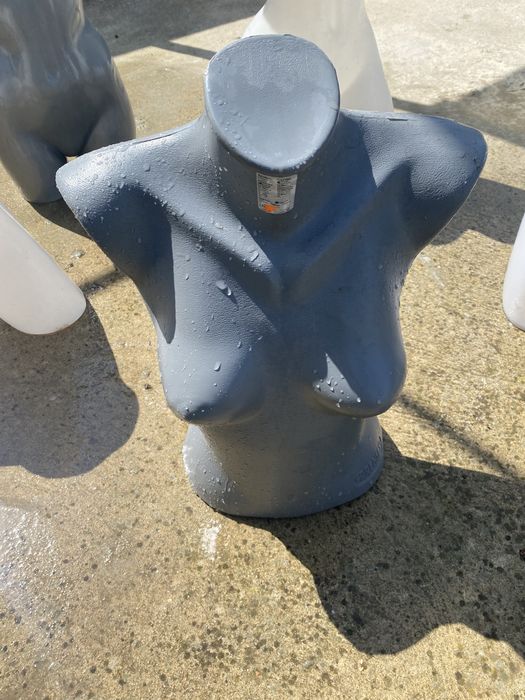 Закачалки за дрехи/ торс и манекени- оборудване магазин за дрехи