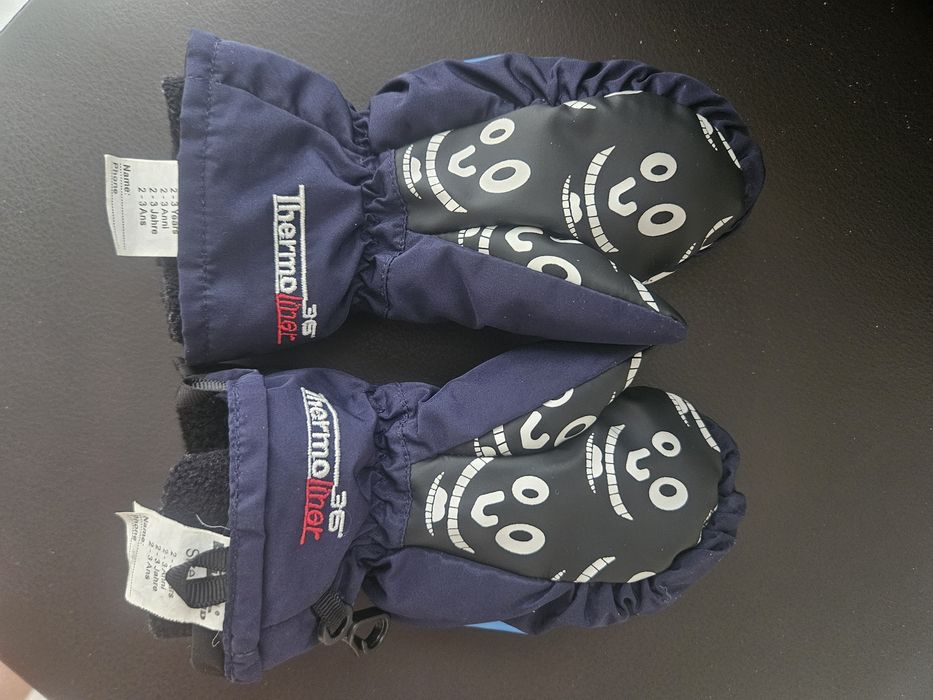 Космонавче за 18 месеца момиче и ръкавички