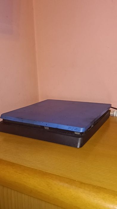 Vând ps4 cu jocuri