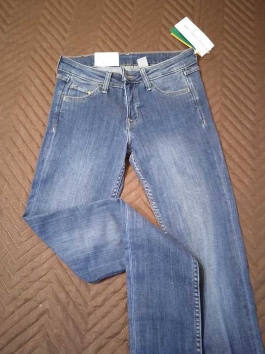 Продавам дамски дънки H&M и Bershka - нови.
