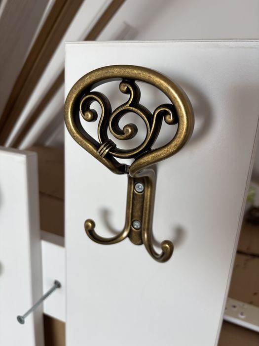 Закачалка за стена