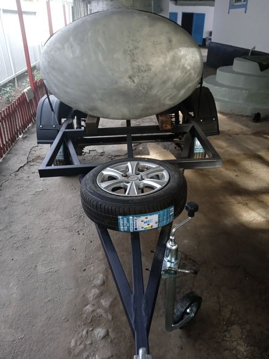 Прицеп с алюминиевой бочкой