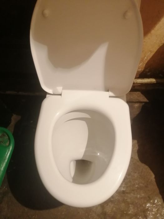 Продам бу унитазы в отличном состоянии