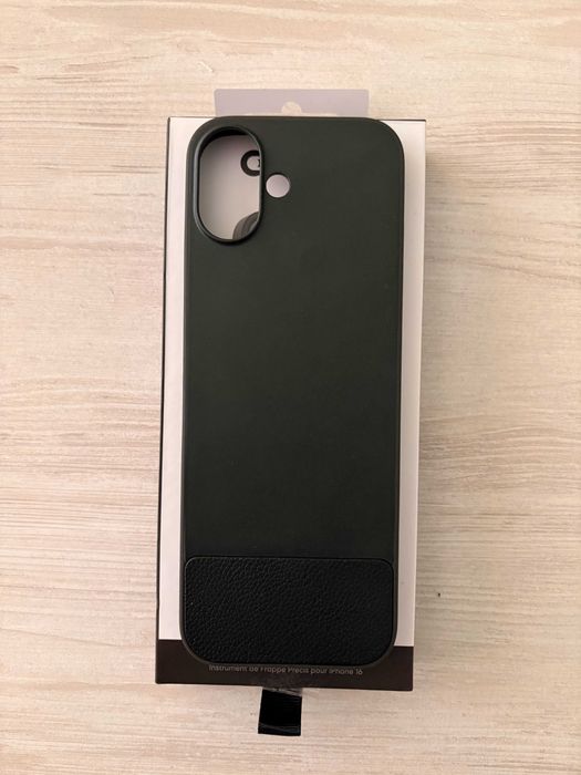 Clicks Keyboard за iPhone 16 – като нова