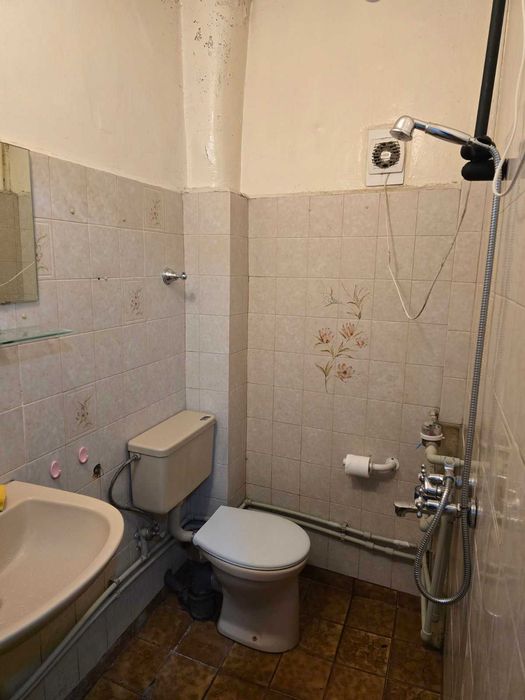 Продава се двустаен тухлен апартамент в кв. "Гео Милев"