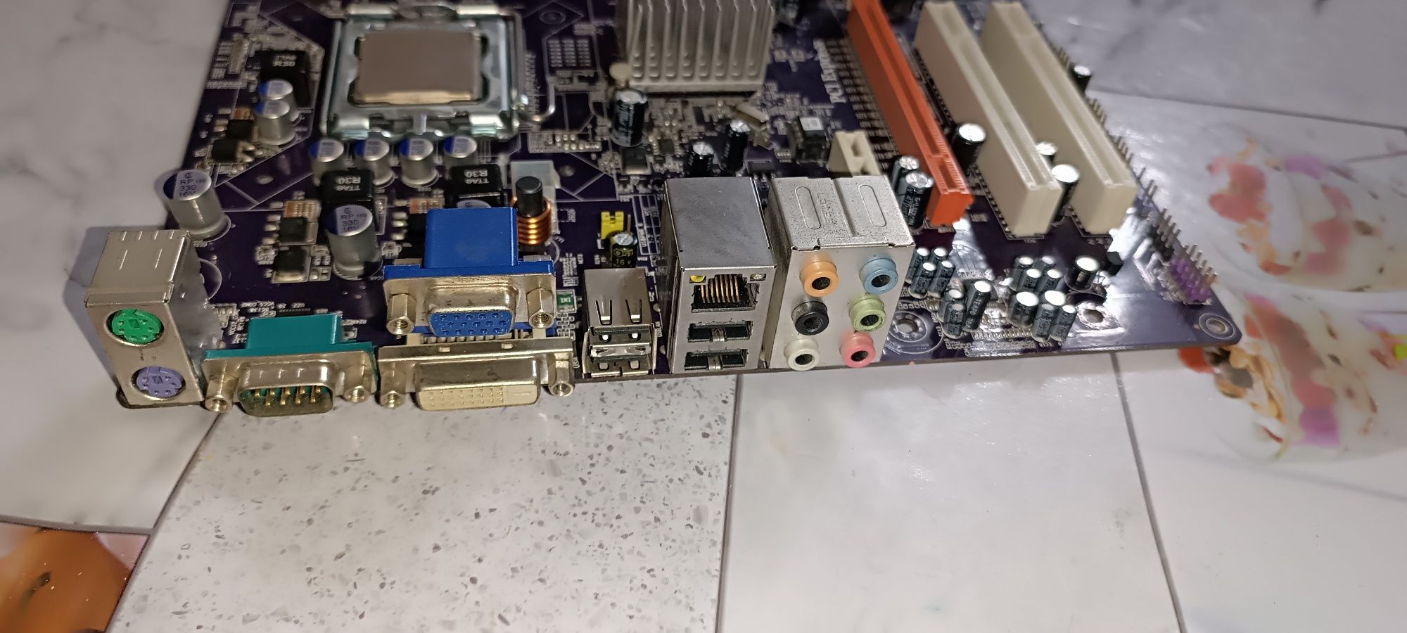 Продам материнскую плату DDR2 800