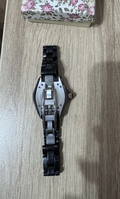 Часы Chanel с керамисеским ремешком