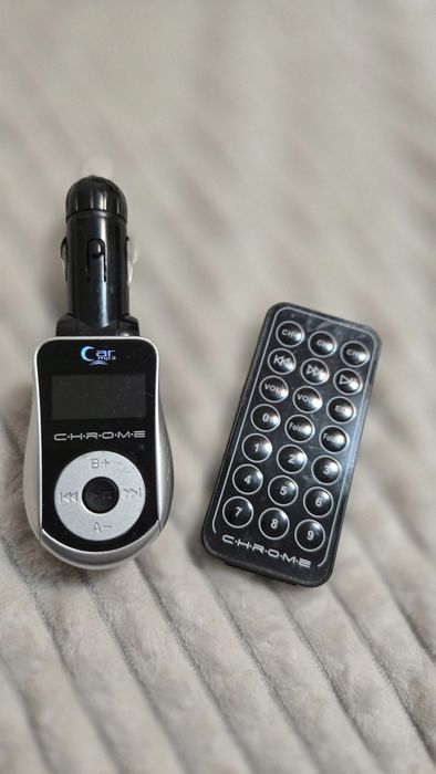 Modulator FM Tuadia CLUB , functie MP3 player , ecran LCD, slot SDHC,