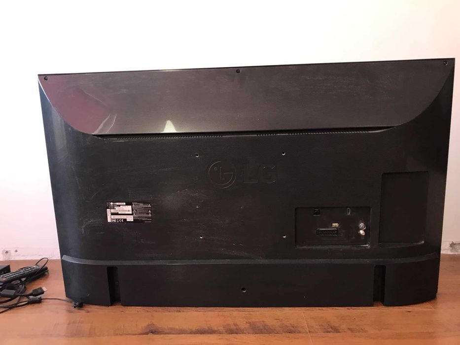 Телевизор LG (HDMI; LED)