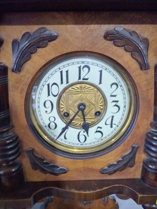 Много красив стенен часовник