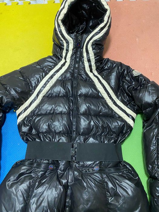''Moncler''оригинално дамско пухено яке S -М размер