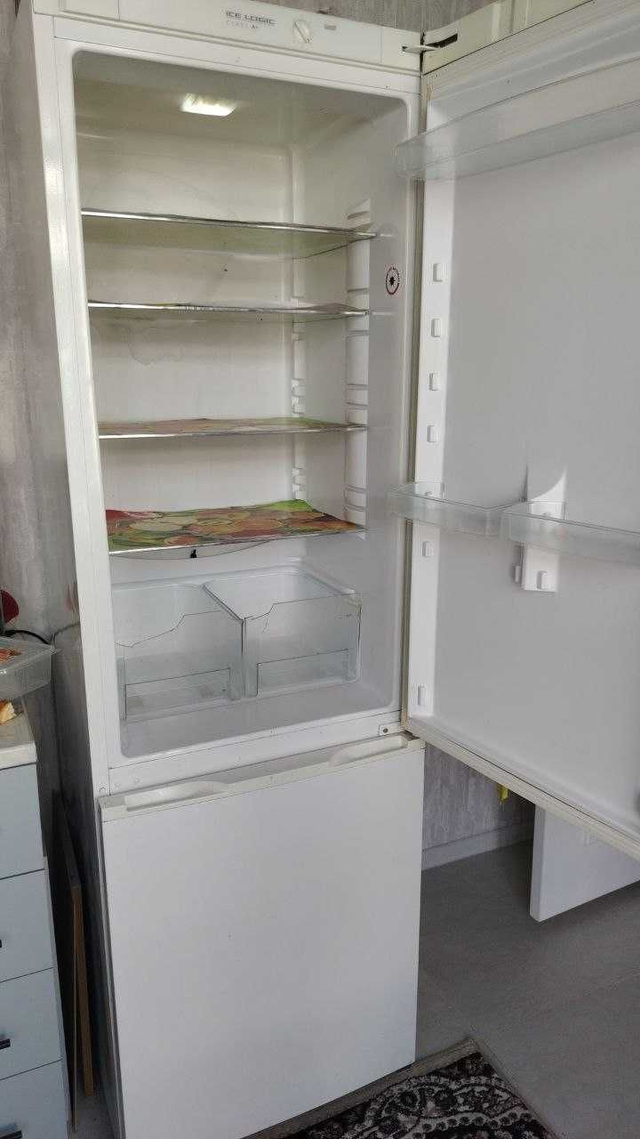 Холодильник Snaige 233L