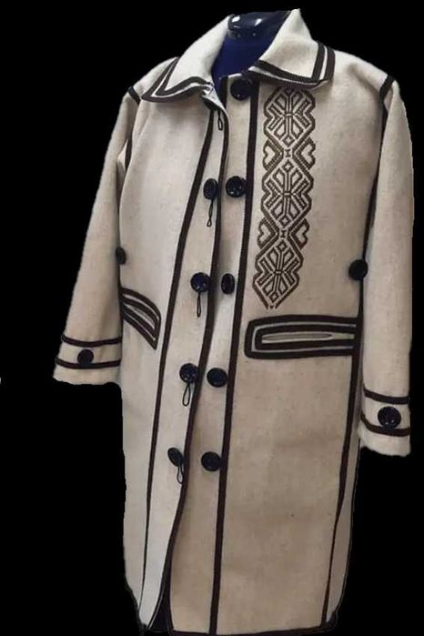 Costume populare tradiționale și accesorii