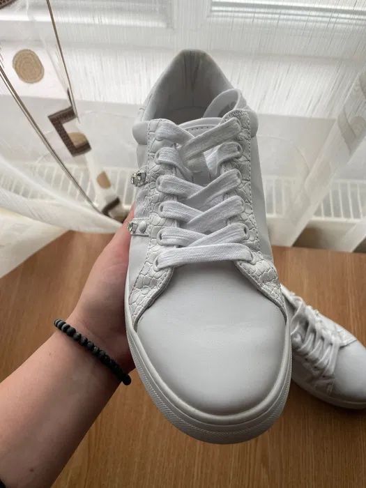 Sneackersi GUESS - originali