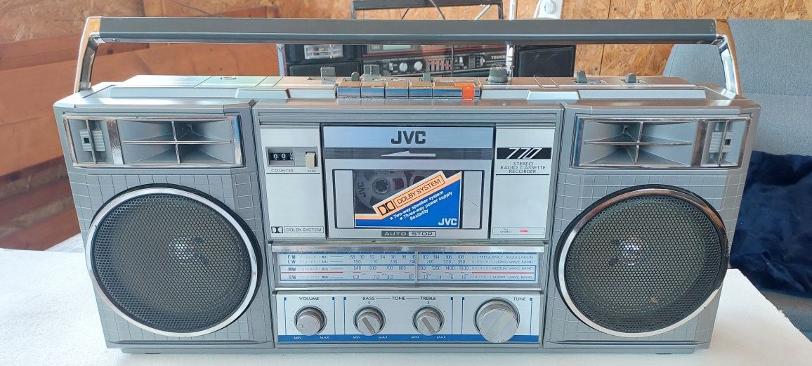 Vând radiocasetofon vintage Boombox JVC