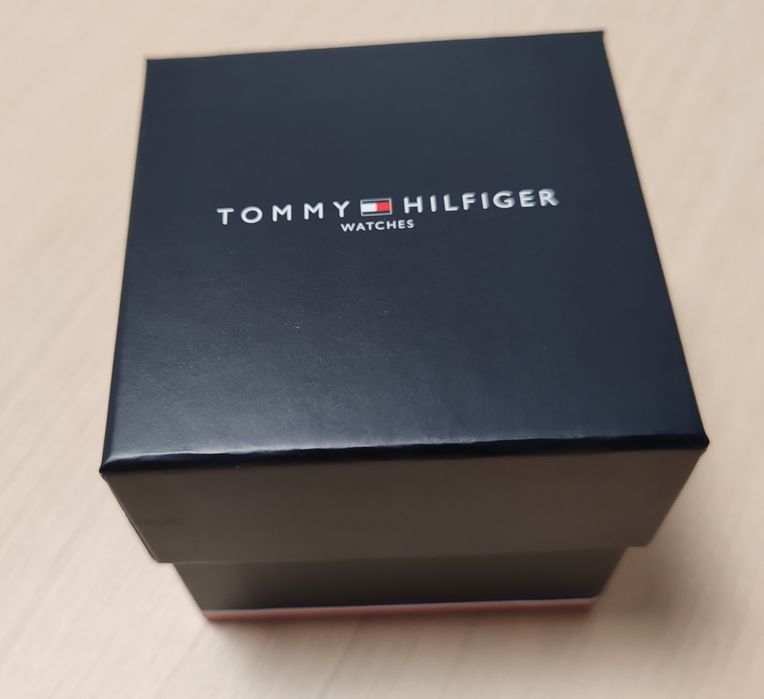 Ceas Tommy Hilfiger Stella ca nou, in garantie.
