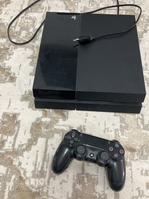 Sony PS4  б/у  с играми