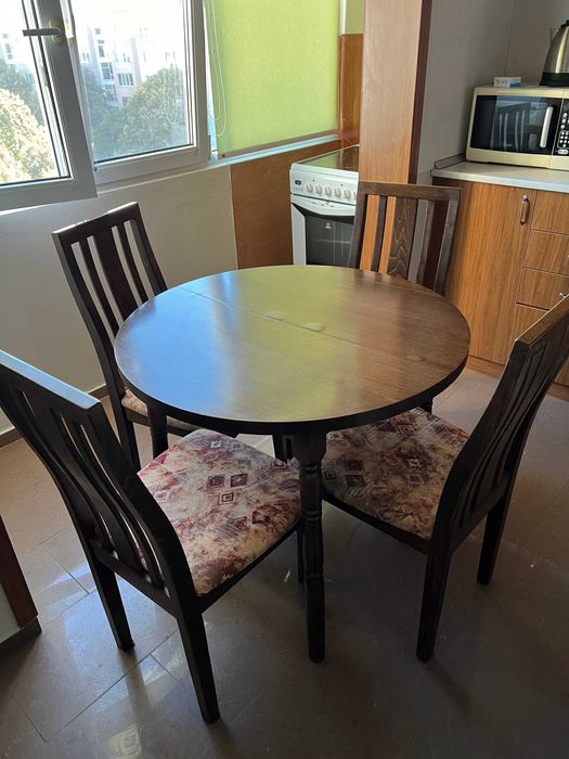 Маса и столове 4 бр.