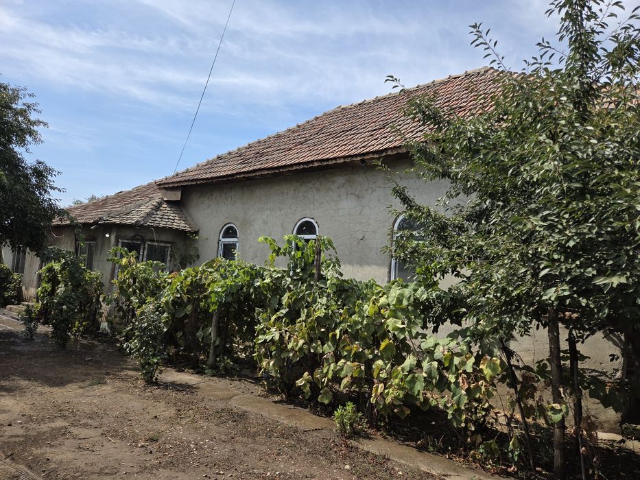 Vând casă în comuna Motatei
