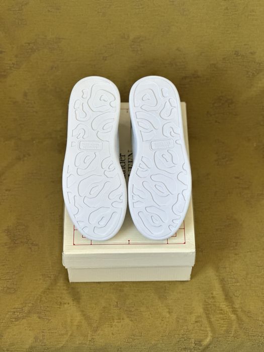 Alexander McQueen 41, 43