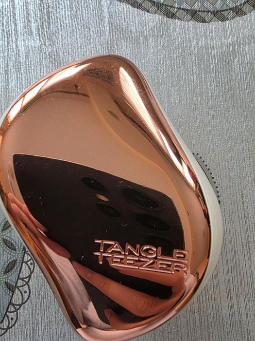Продавам четка за коса Tangle Teezer