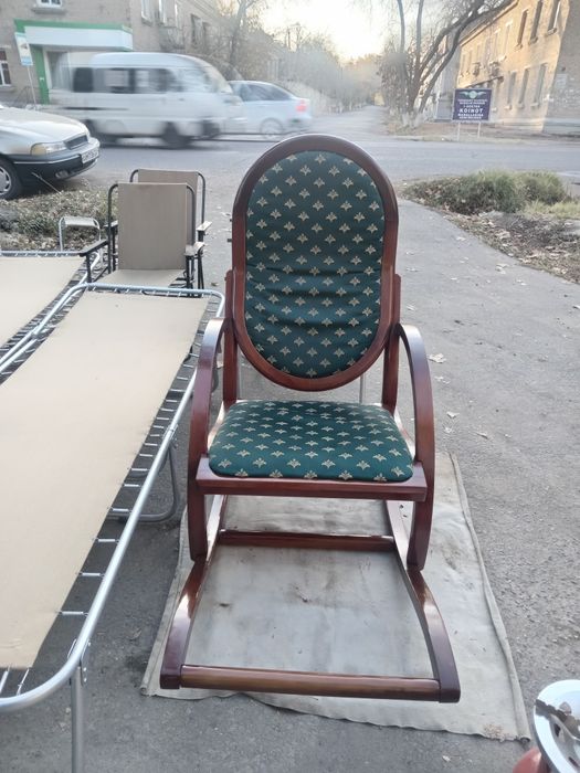 Кресло сотилади  зор