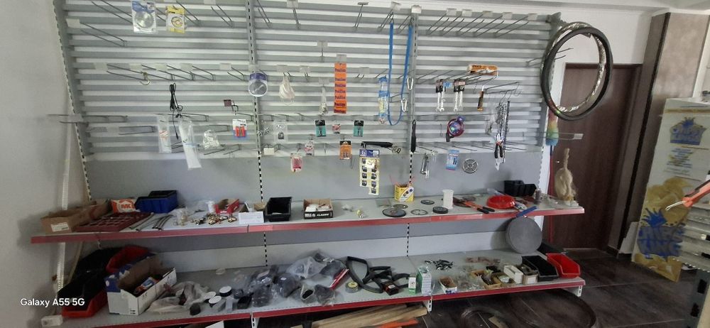 Rafturi prezentare industriale si imbracaminte