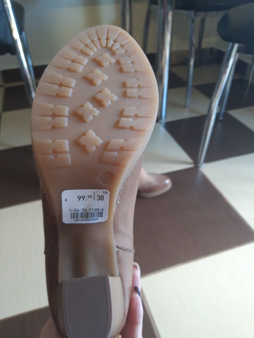Vînd ghete dama,culoare maro