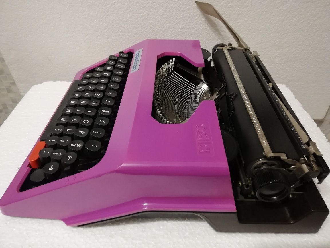 Mașina de scris tastatura romaneasca