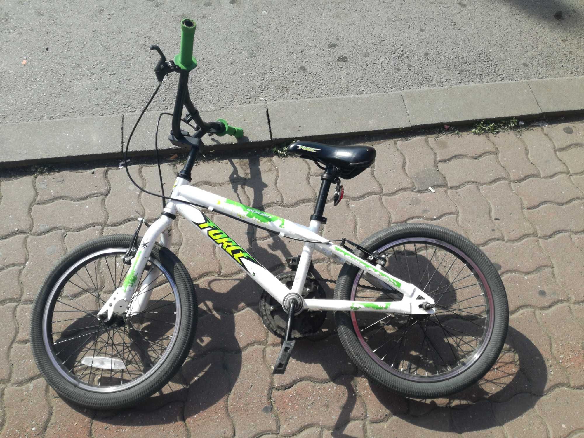 Vând bicicleta BMX
