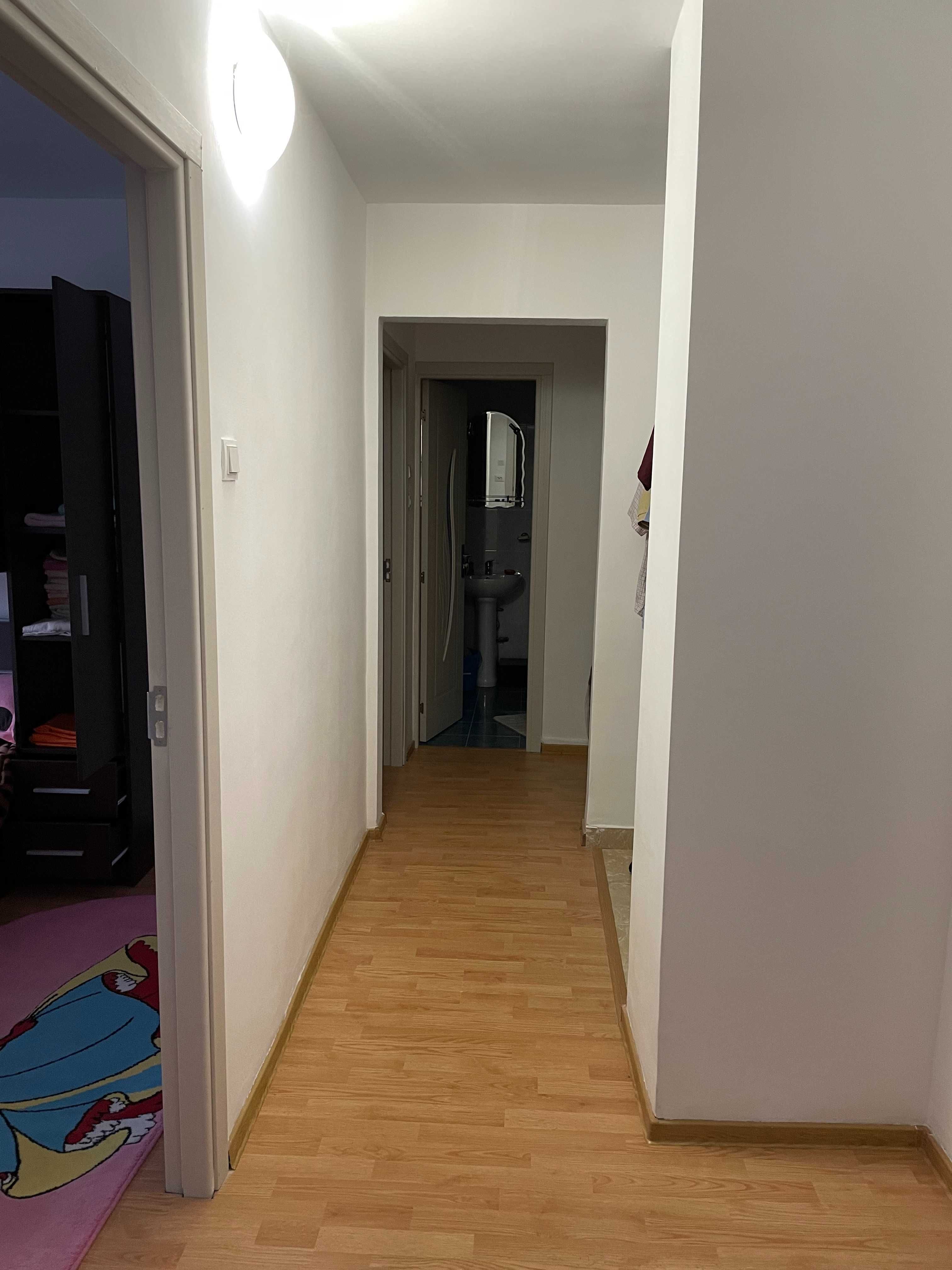 De Vanzare Apartament 4 camere - Calan