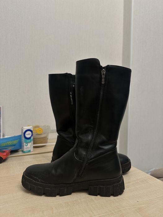Продам зимние ботинки для девочки