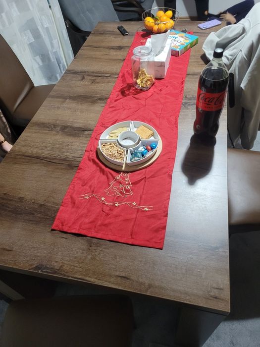 Masa extensibila pentru bucătărie sau sufragerie,pentru 8 persoane!