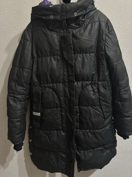 Продам куртку для девочки