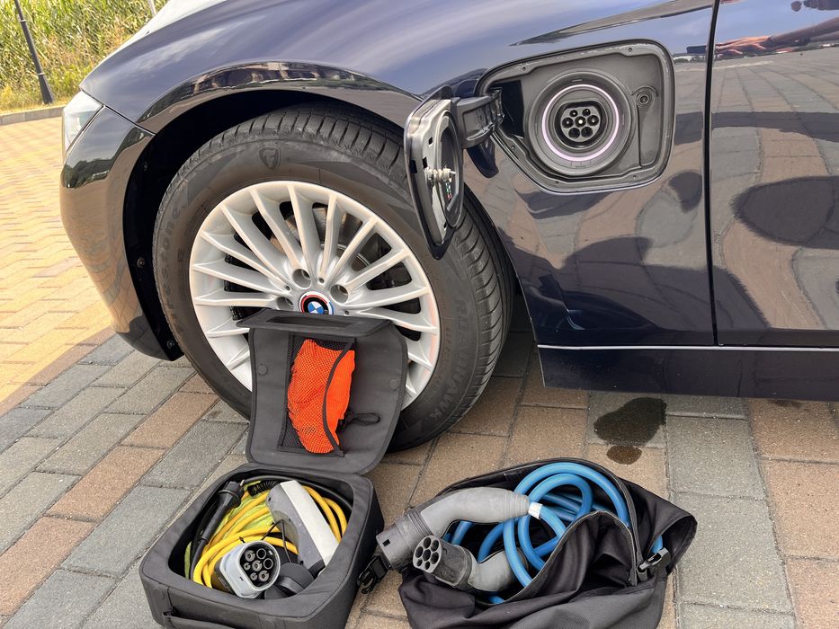 BMW 330e plug in hybrid in stare foarte buna