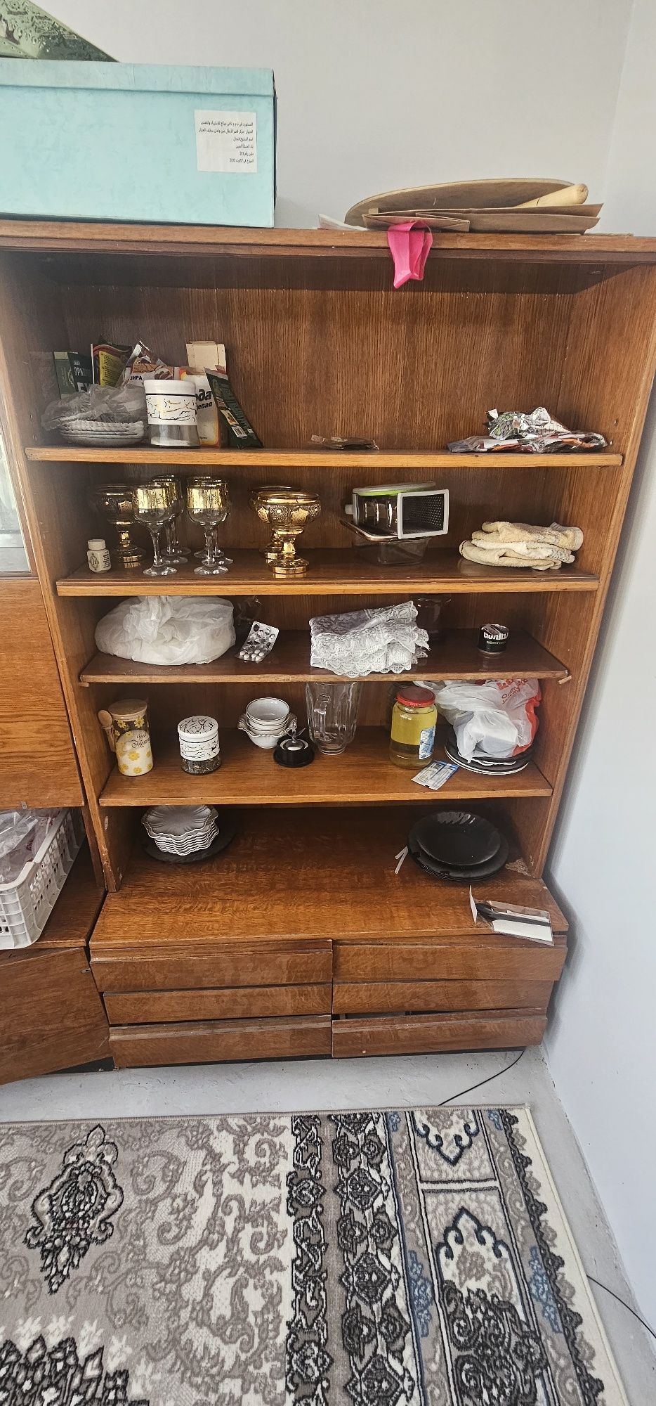 Uydagi mebel shkaflar sotiladi