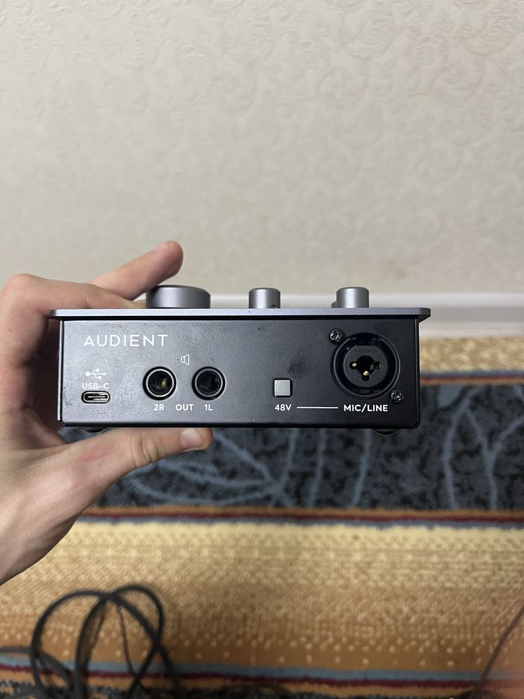 ТОРГ Микрофон и аудиокарта Se electronics sE2200 и Audient id 4 mk 2