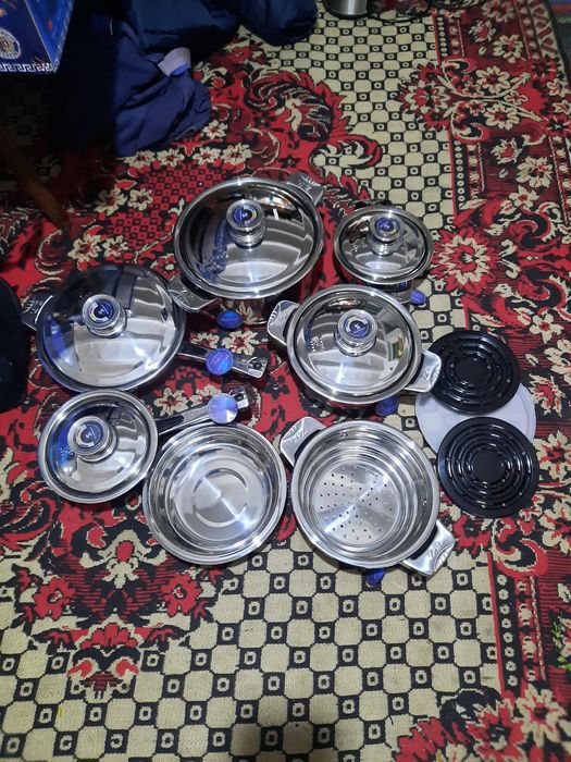 Комплект за готвене с възможност и на пара.Комплекта ешвейцарски