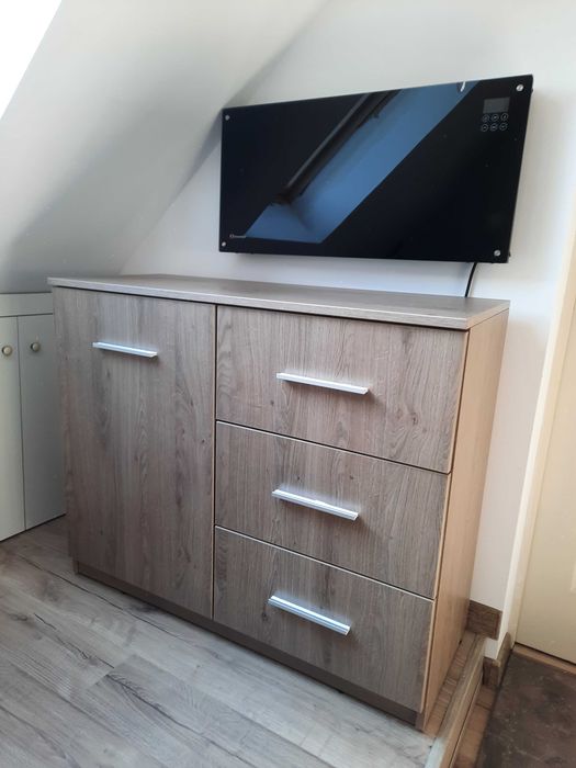 Comoda 110 cm cu o usa si 3 sertare