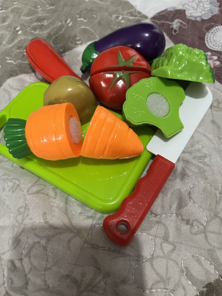 Игрушечный набор овощей + доска и нож