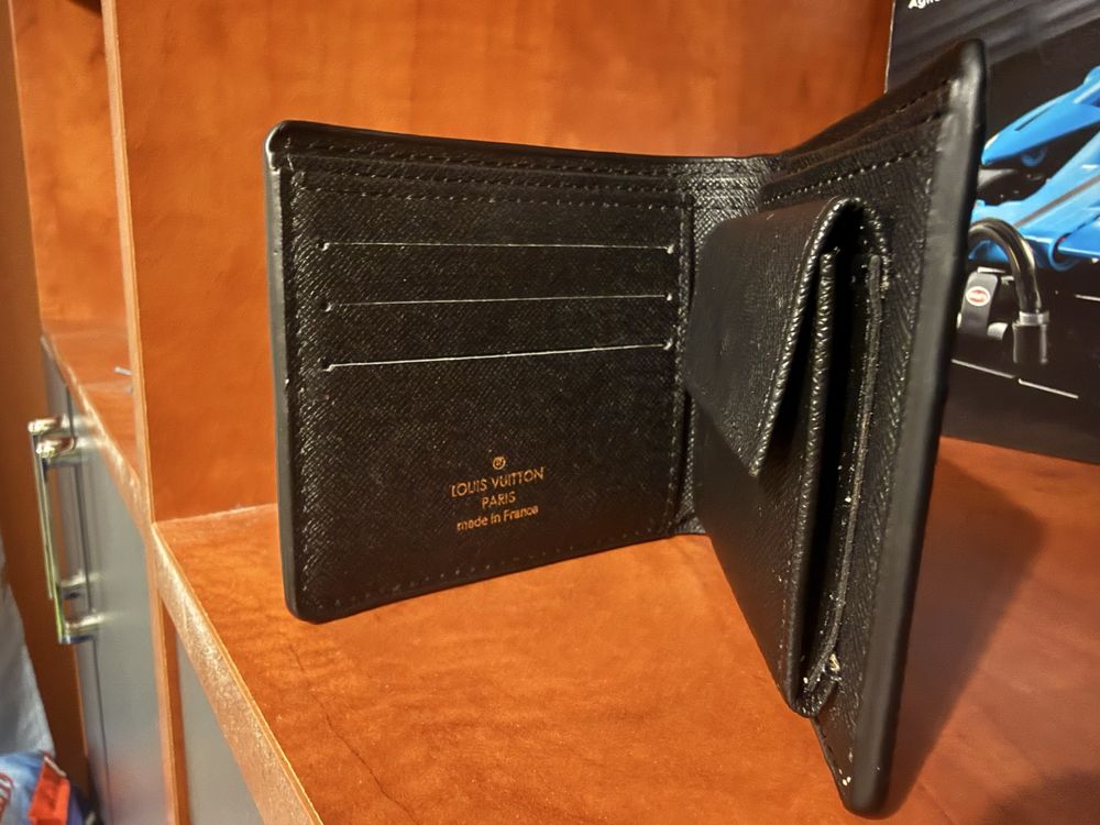 LOUIS VUITTON протмоне.За повече информация пишете по вайбър на лично.