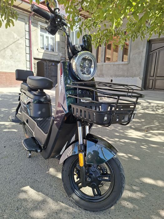 Adil skuteri Y-400