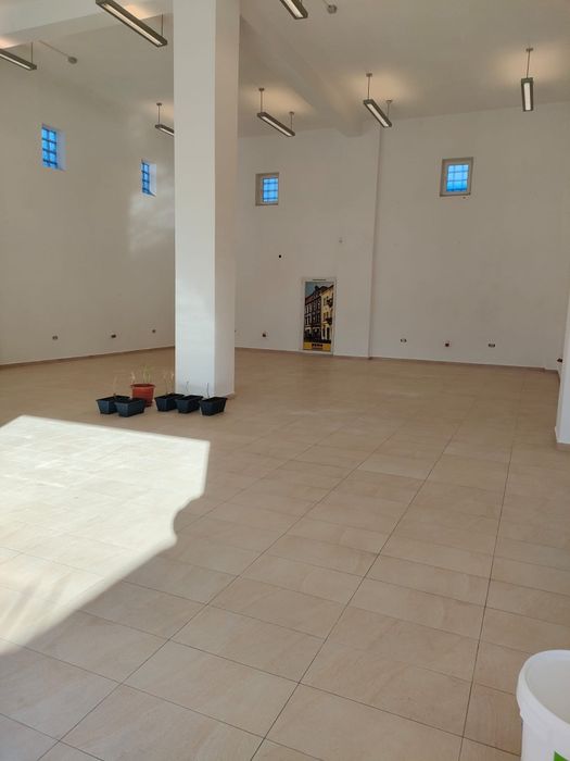 Inchiriez spatiu comercial 206mp pretabil pentru orice tip de activita