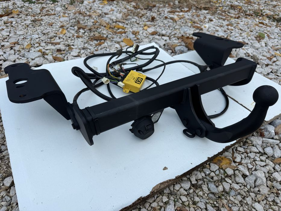 Теглич Тойота Авенсис 2009-2015г комби