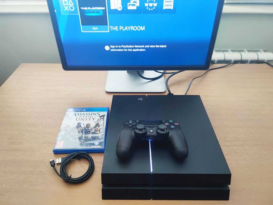 Playstation 4 със джойстик, кабели и подарък игра, PS4 конзола