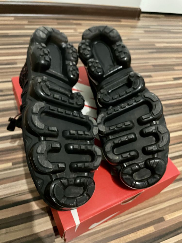 Nike vapormax червени