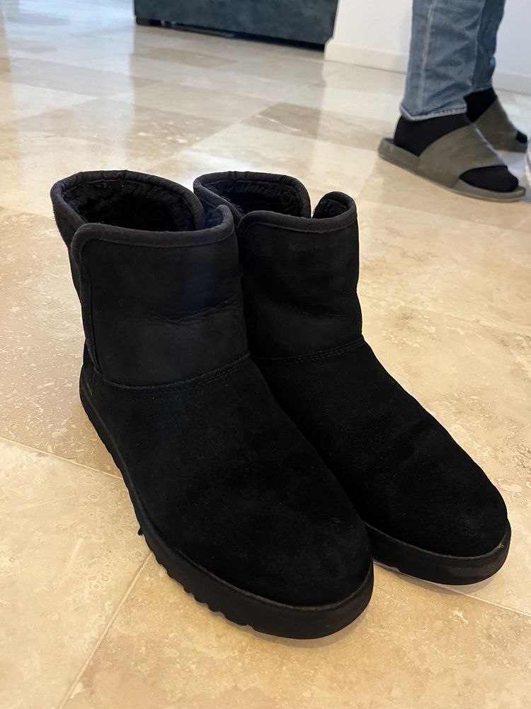 Ghete din piele intoarsa UGG