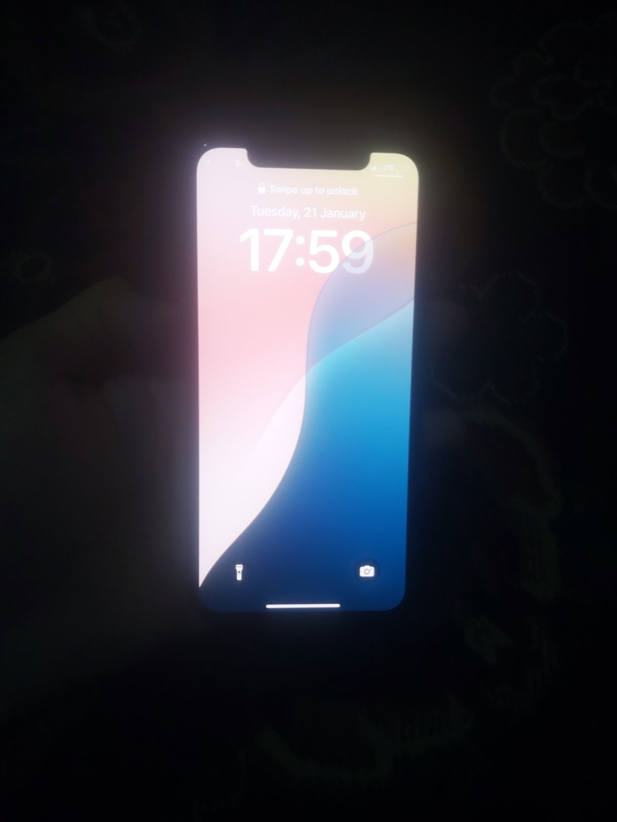 Iphone 11 pro ideal holatda ochilmagan