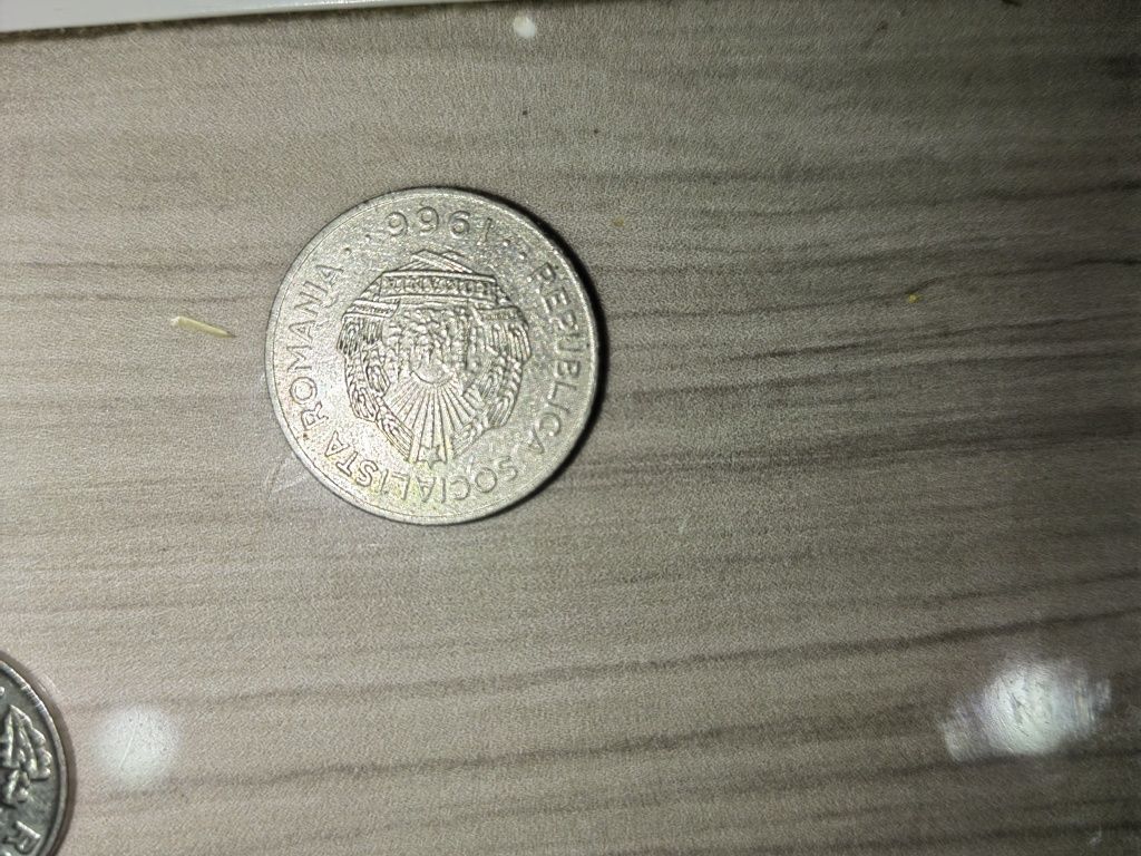 Vând monezi vechi pentru colecție