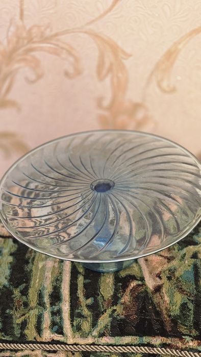 Продам Тортовницу